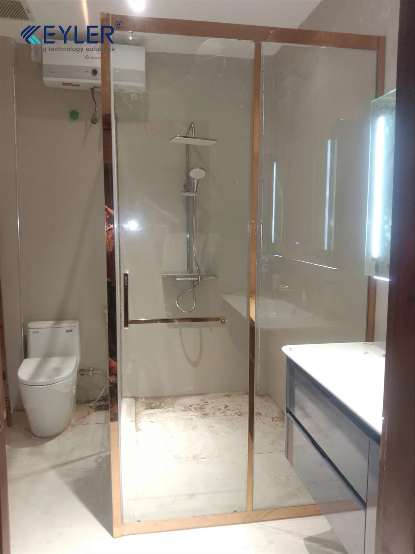 Bàn Giao Hệ Cabin Tắm Kính Màu Vàng Hồng Cao Cấp Tại Nhà Anh Hiếu – Thành Phố Thái Nguyên