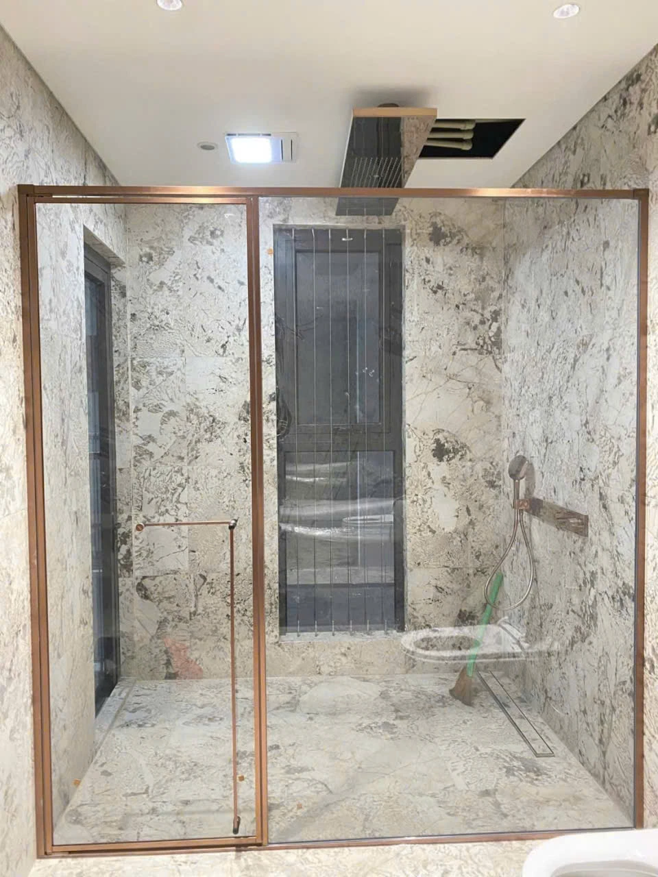 NGHIỆM THU VÁCH TẮM KÍNH CẦN ĐỂ Ý NHỮNG CHI TIẾT GÌ?
