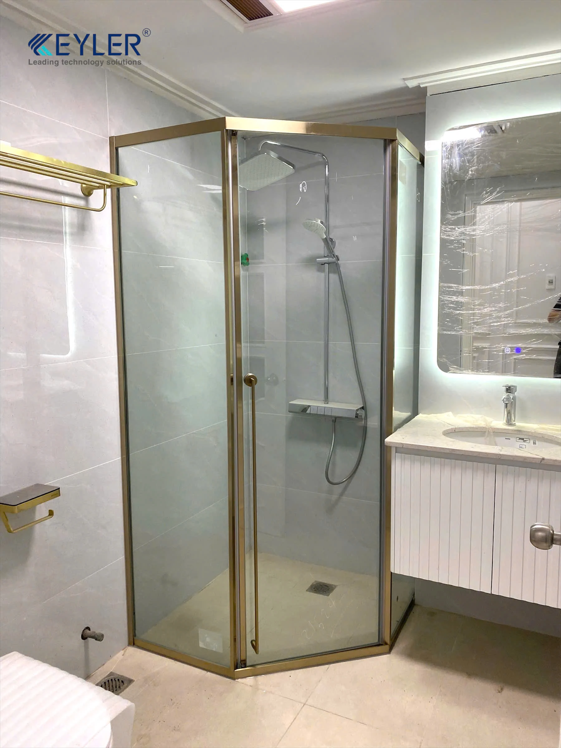 BÀN GIAO CABIN TẮM KÍNH VÀNG SÂM PANH TẠI NHÀ ANH THANH CHINH – NGUYỄN VĂN HUYÊN, NGHĨA ĐÔ, HÀ NỘI