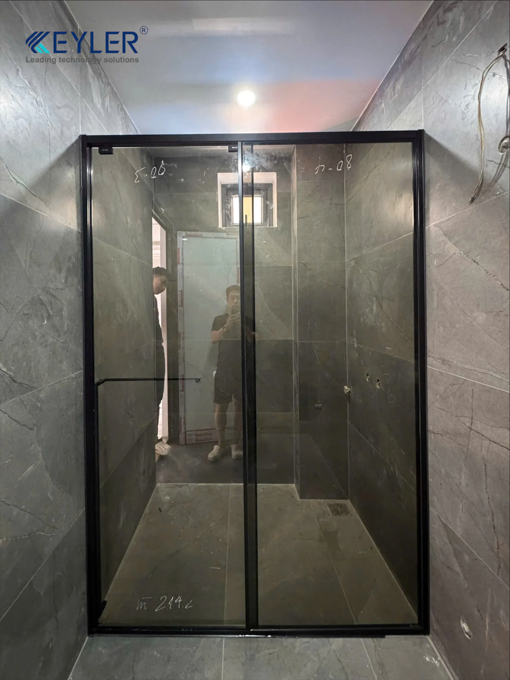 Bàn Giao 2 Bộ Cabin Tắm Kính KL-323 Tại Công Trình Nhà Anh Thịnh – TP. Hải Phòng