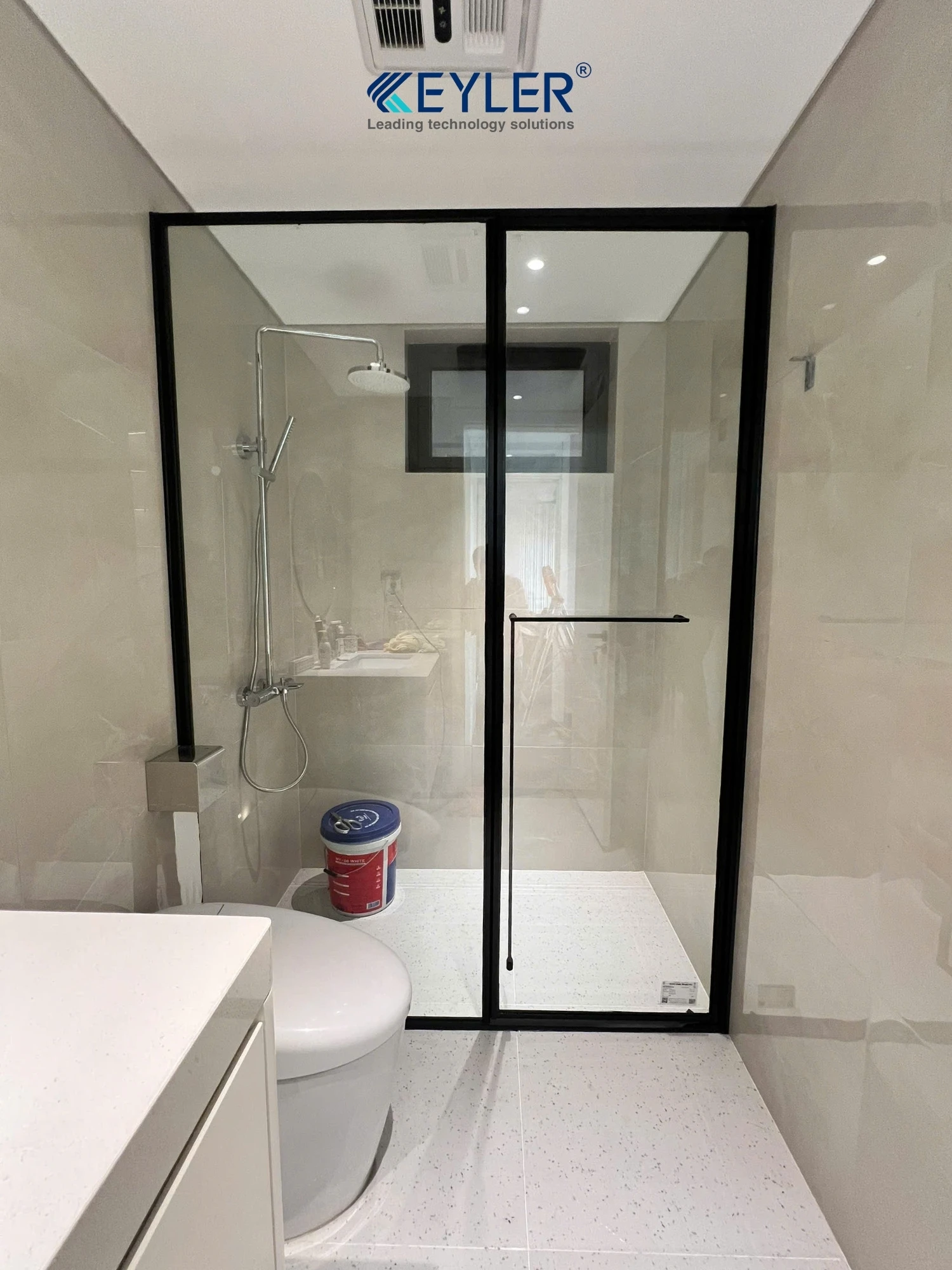 BÀN GIAO 2 BỘ VÁCH TẮM KÍNH TẠI 88 LÁNG HẠ