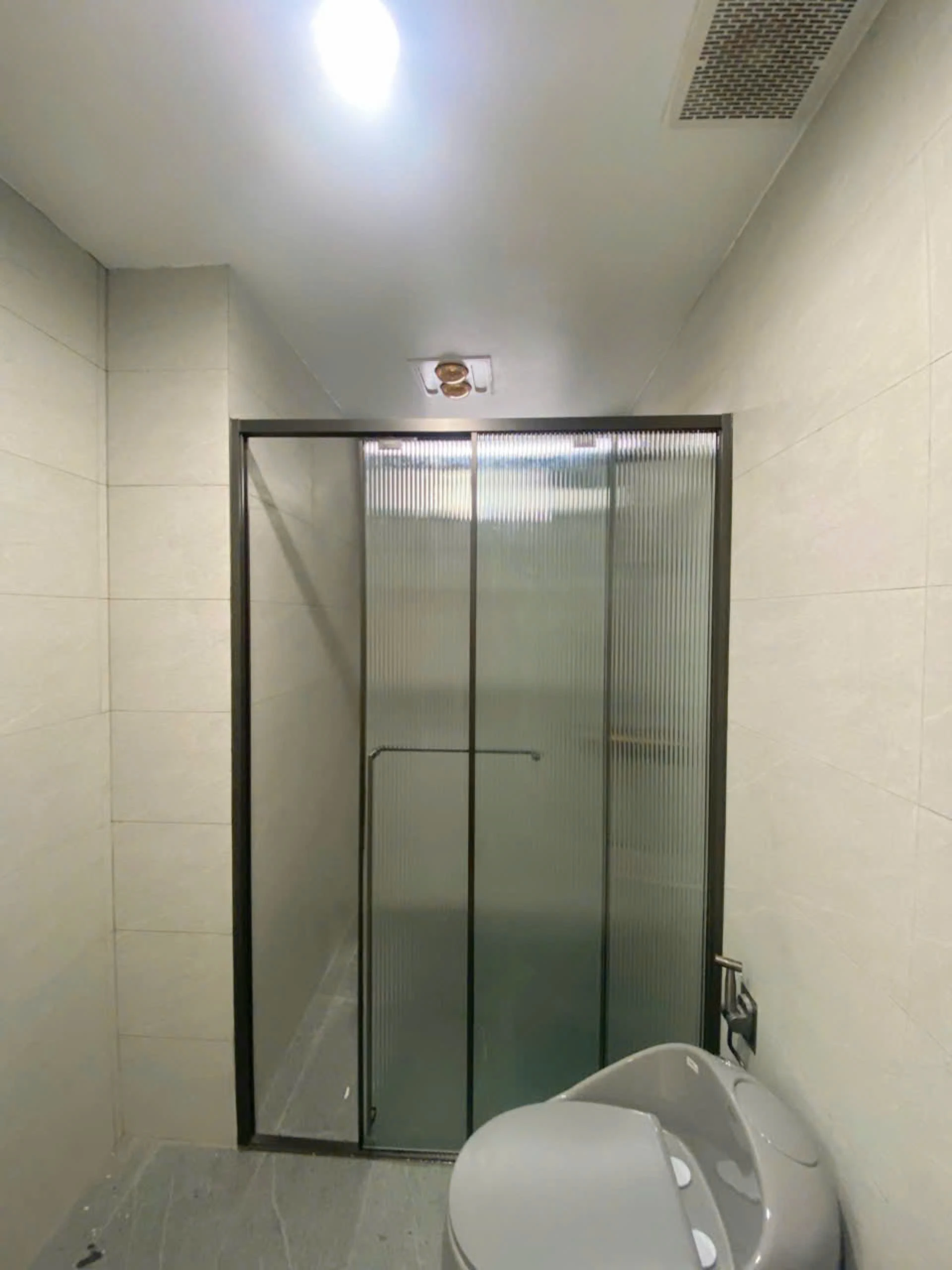 BÀN GIAO CABIN TẮM KÍNH KEYLER KL323 MỞ TRƯỢT 1 CÁNH GIẢM CHẤN TẠI QUỐC OAI – HÀ NỘI