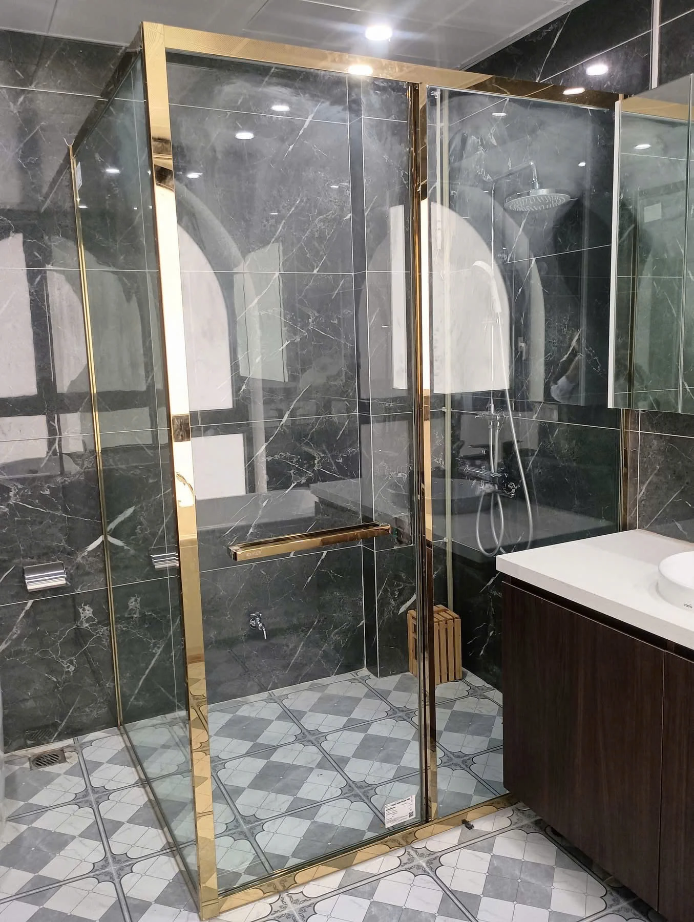 BÀN GIAO CABIN TẮM KÍNH KEYLER KL5030 GÓC 90 ĐỘ LÙA CHO KHÁCH HÀNG TẠI THẠCH THẤT, HÀ NỘI