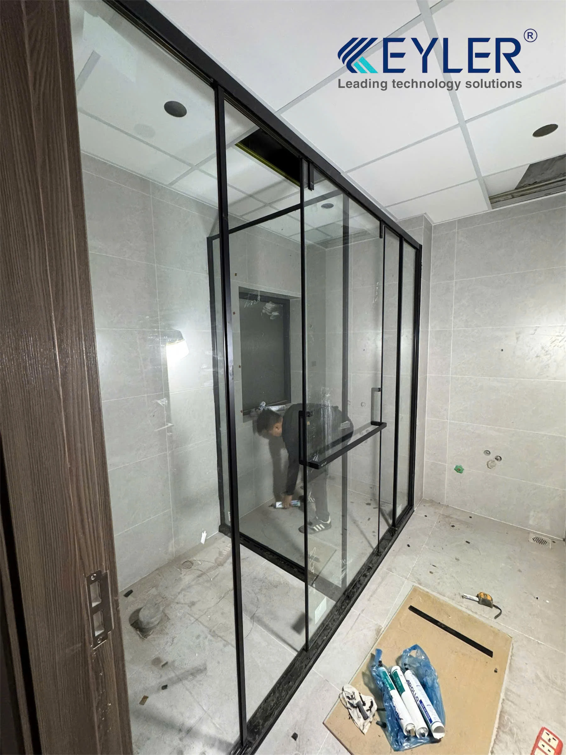 Cabin Tắm Kính Cao Cấp KL33 – Thiết Kế Chữ T Hiện Đại, Sang Trọng Cho Phòng Tắm Rộng