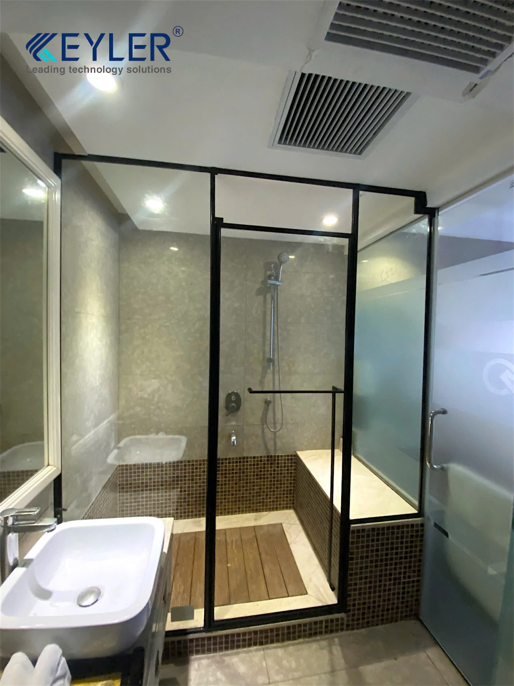 Bàn Giao Cabin Tắm Kính KL323 Cho Khách Sạn Tại Hàng Gai – Hoàn Kiếm: Giải Pháp Nâng Tầm Trải Nghiệm Lưu Trú