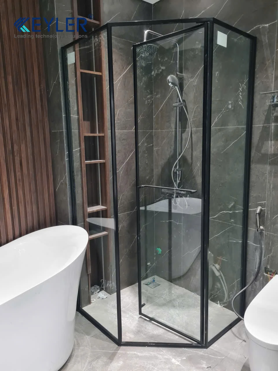 Khách hàng tại Đông Triều – Quảng Ninh lựa chọn phụ kiện Cabin tắm kính Keyler cho lần lắp đặt đầu tiên