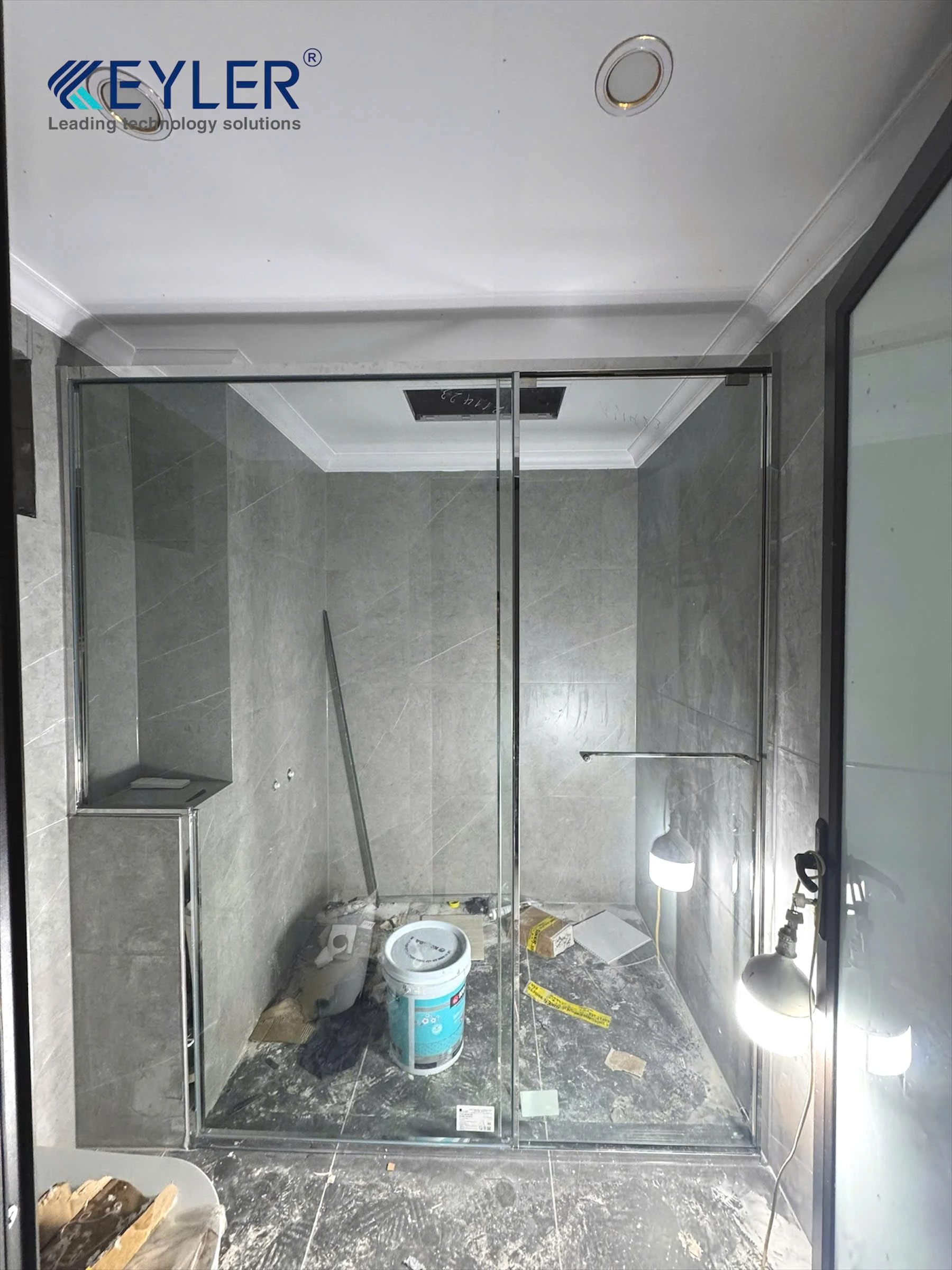 BÀN GIAO 02 BỘ CABIN TẮM KÍNH KL-323 THẲNG 180° MÀU INOX TẠI BẮC GIANG