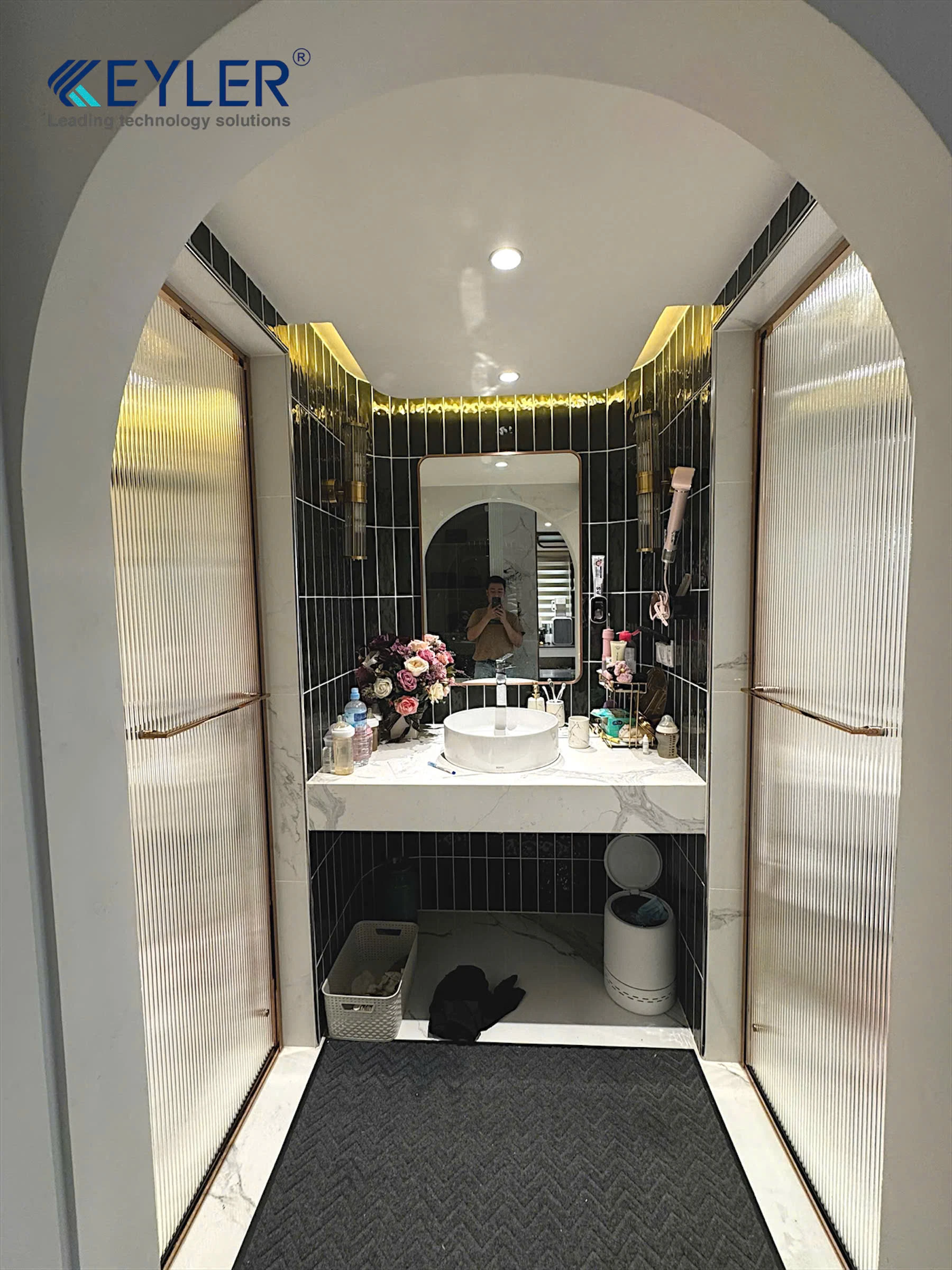 BÀN GIAO CABIN TẮM KÍNH KL-5027D MÀU VÀNG HỒNG/ Công trình nhà chị Linh – Trần Duy Hưng, Hà Nội