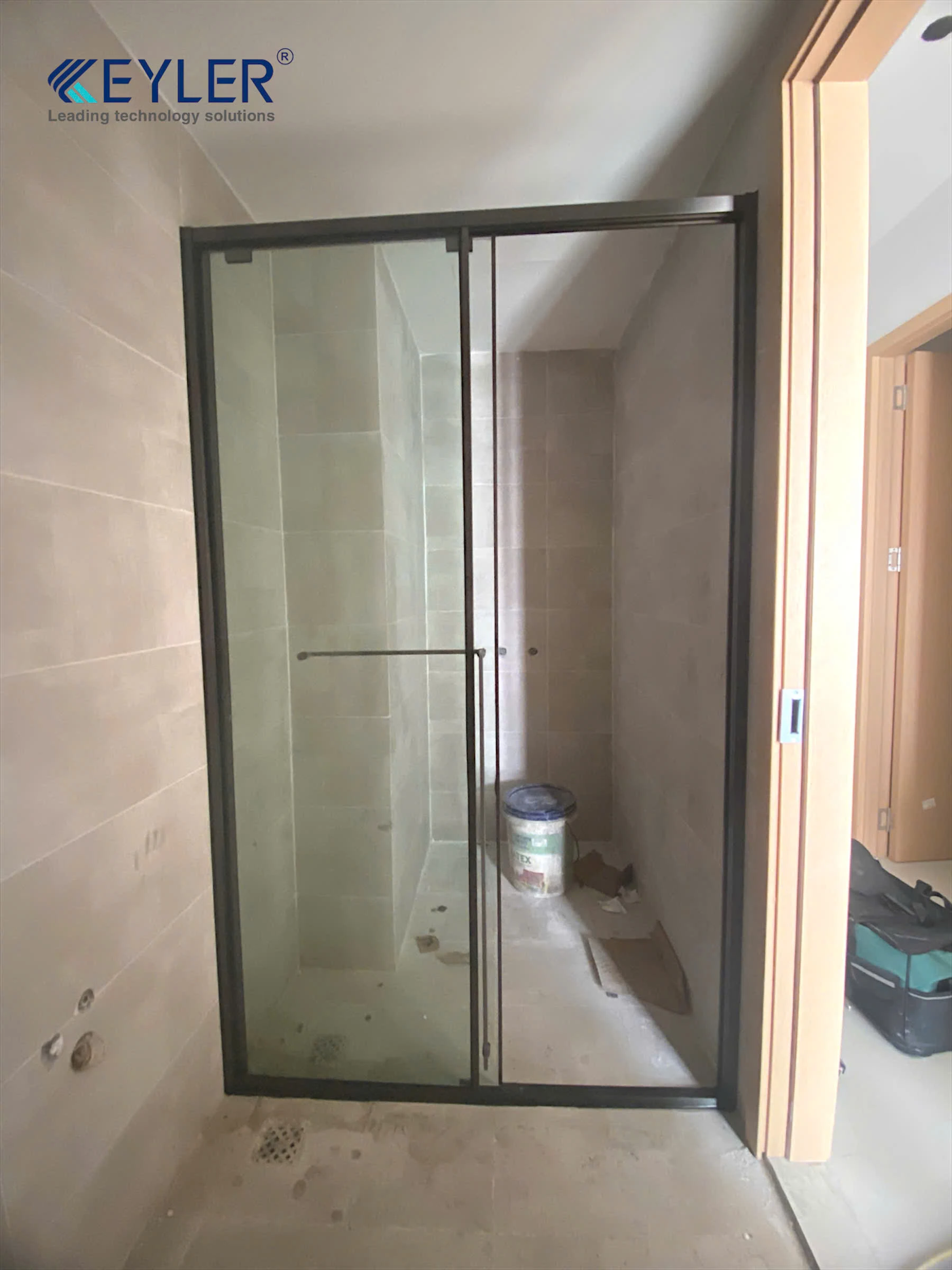 Bàn Giao Cabin Tắm Kính KL-323 Màu Grey Tại Nhà Anh Trường – Hoàng Hoa Thám