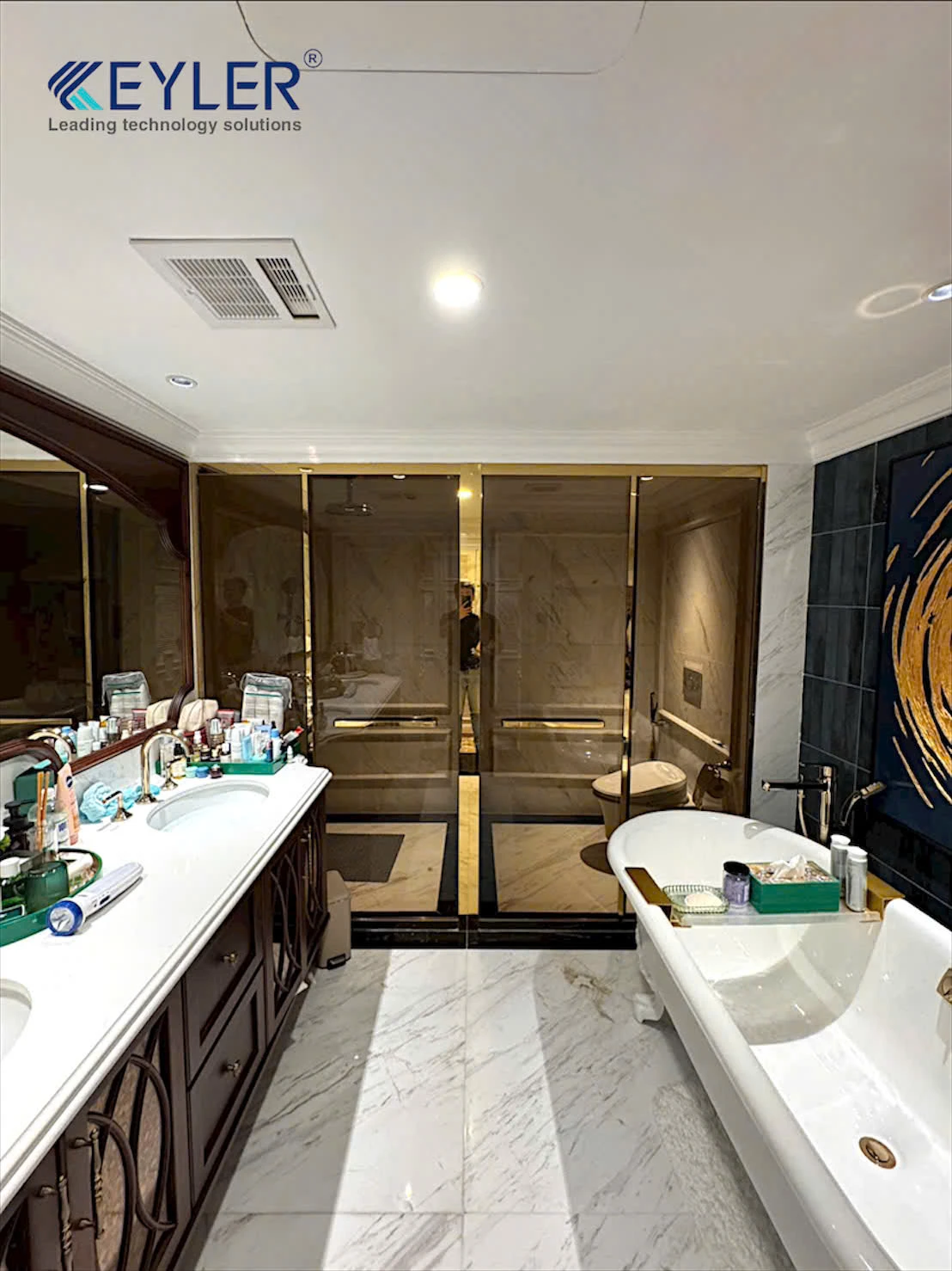 BÀN GIAO CABIN TẮM KÍNH CHỮ T KL-5030T MÀU VÀNG GOLD CAO CẤP – KHẲNG ĐỊNH ĐẲNG CẤP KHÔNG GIAN PHÒNG TẮM