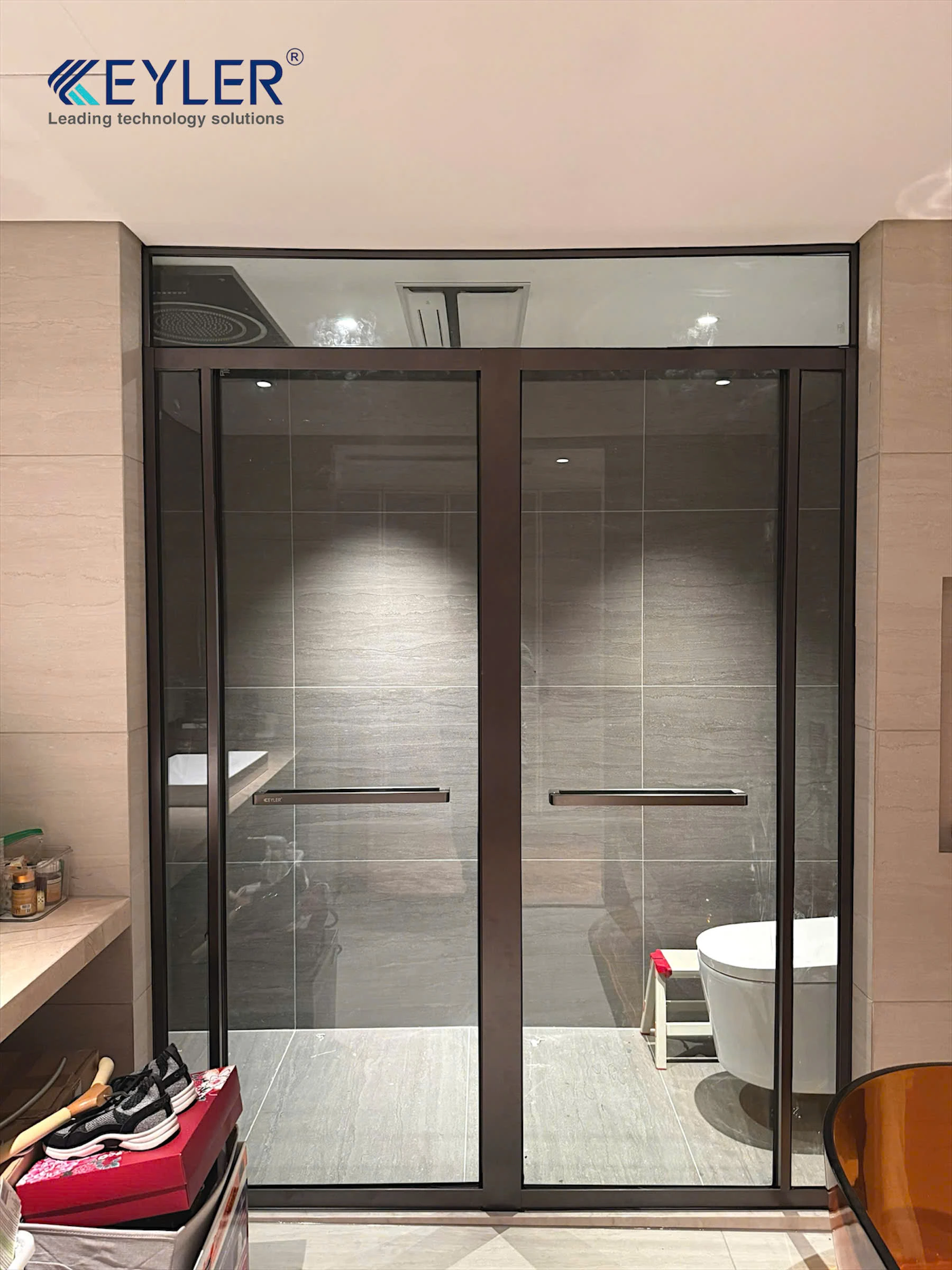 Bàn Giao Cabin Tắm Kính Màu Grey Sang Trọng Tại Tây Hồ, Hà Nội